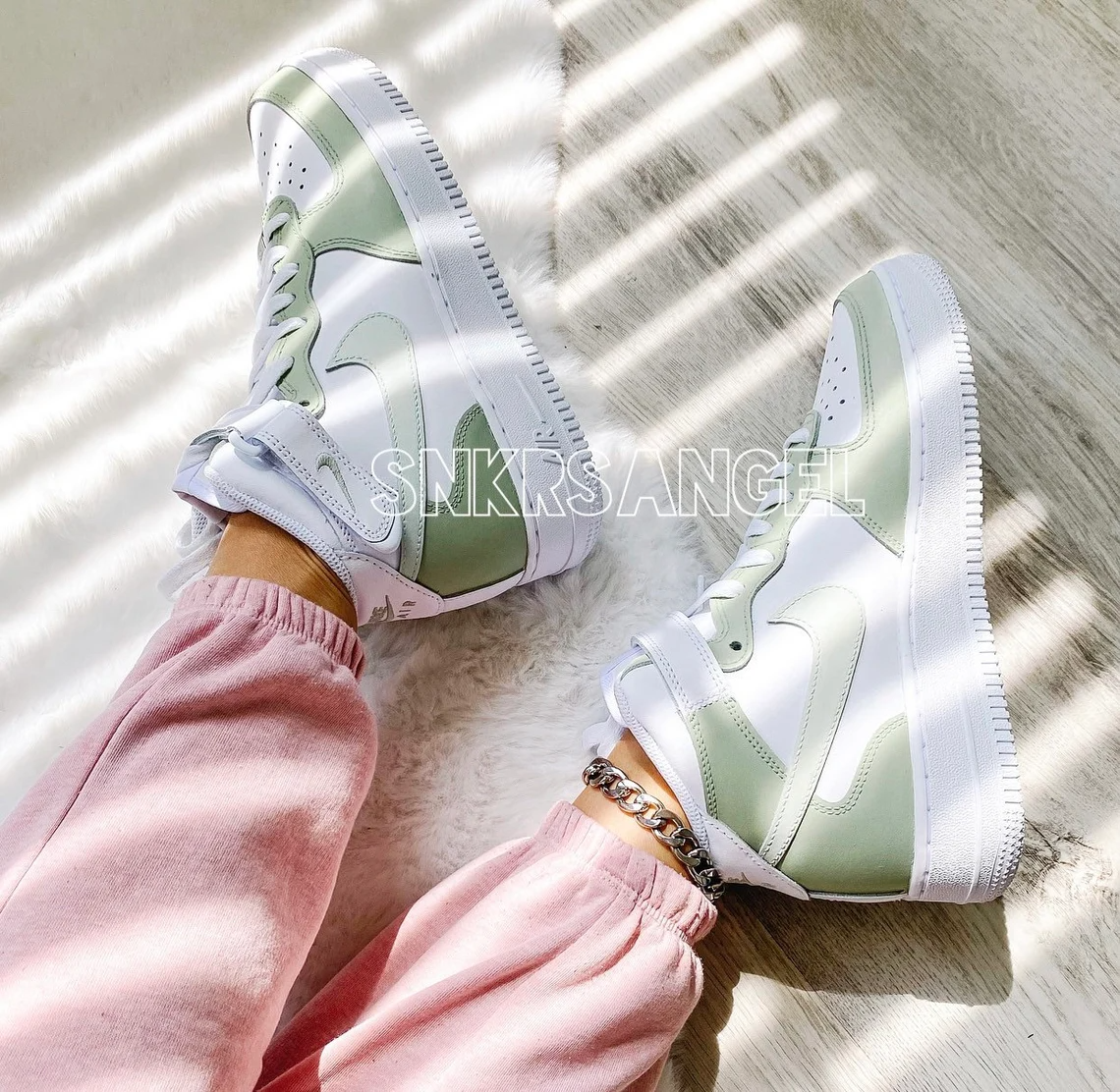 Sage clearance green nike